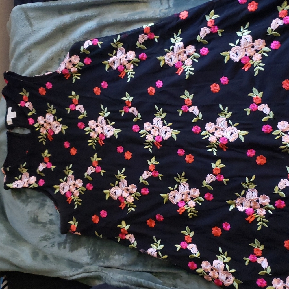 NWOT beautiful stylish black floral sleevless dress